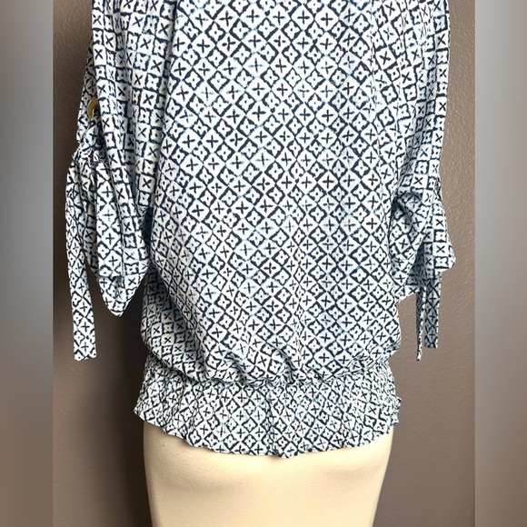 Michael Kors Women’s Top Blouse Blue & White Short Sleeve Size S Ruffle - Picture 8 of 11